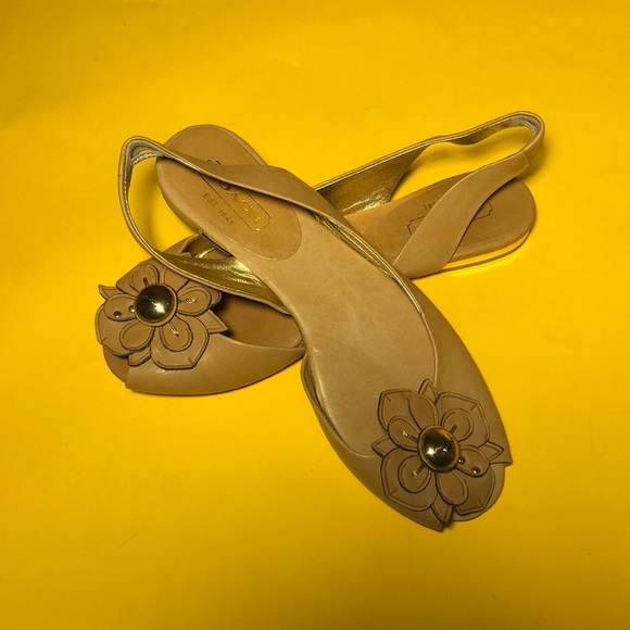 COACH leather flowers open toe sandal - Picture 4 of 14